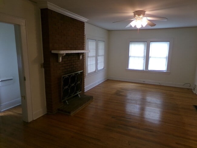 Building Photo - Spacious 3-Bedroom 2-Bathroom Home