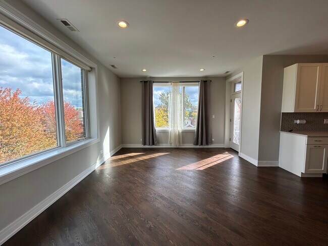 Building Photo - 2303 W Wilcox St