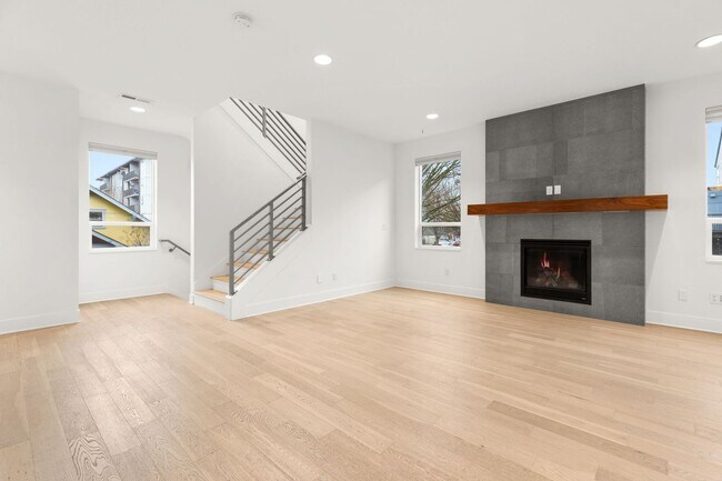 Building Photo - Stunning, Modern 4 bed home with attached ADU in King Neighborhood - AVAILABLE NOW!!