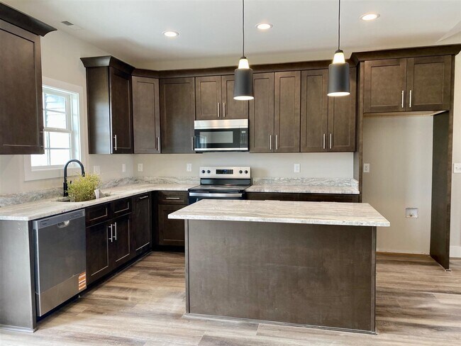 Building Photo - 476 Cedar Hollow Dr