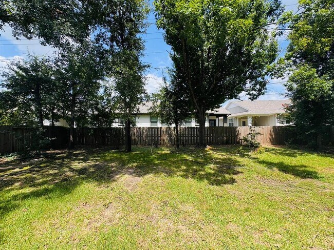 Building Photo - 25915 Drybrook Rd