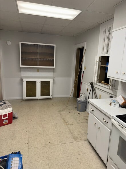 Building Photo - 614 Exeter Ave