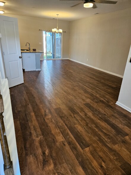 Building Photo - 131 Hunters Grove Dr