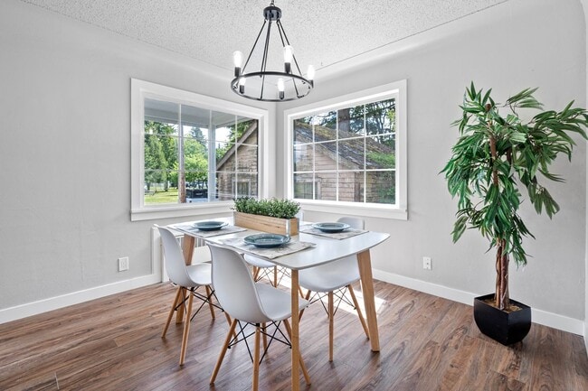 Building Photo - Spacious 4-Bedroom Home in South Capitol O...