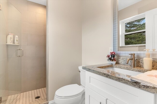 Building Photo - 37440 Curwood Dr