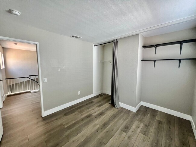 Building Photo - Nice 2 Story Family Home