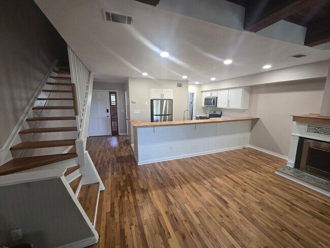 Building Photo - 1574 Three Lanterns Ln