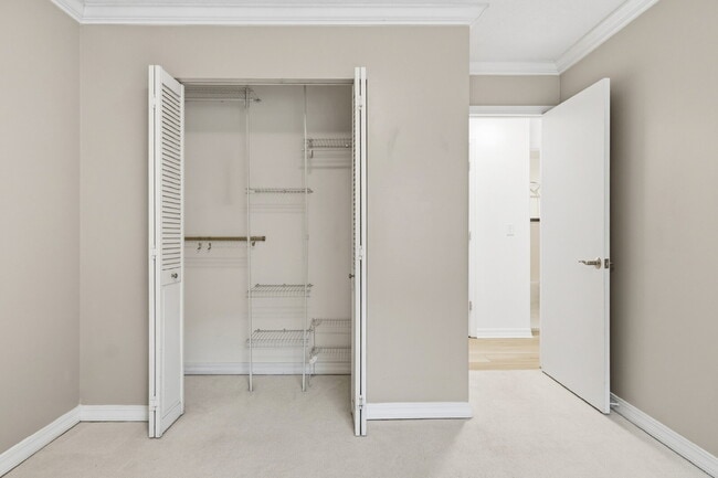 Building Photo - 821 Douglas Ave