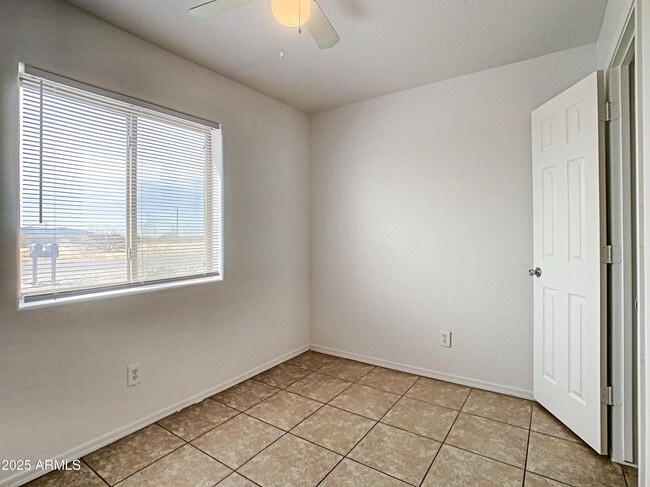 Building Photo - 4205 N Montezuma Dr