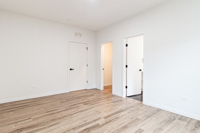 Building Photo - 1426 W Jonquil Terrace