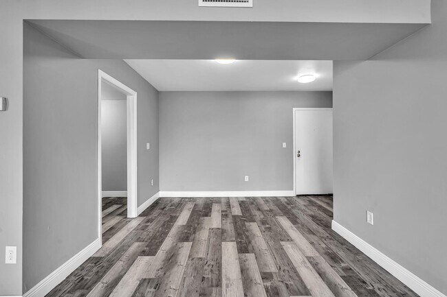 Building Photo - 4158 Inverrary Dr