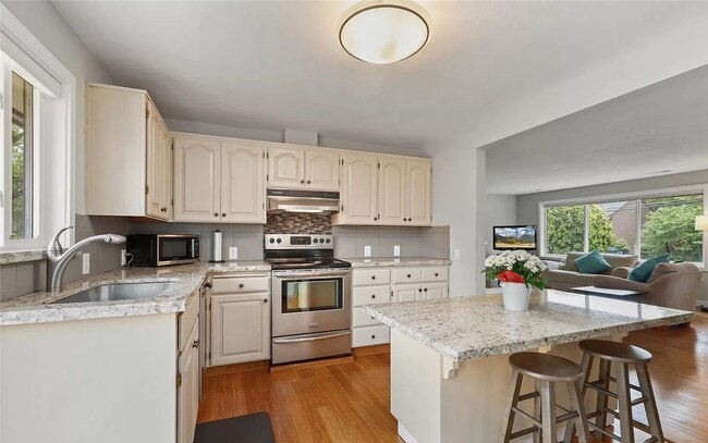 Building Photo - LOW RENT!Beautiful 4Bed2Bath House!PRIME h...