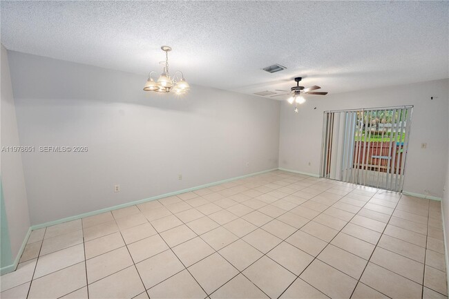 Building Photo - 2683 Lake Haven Rd