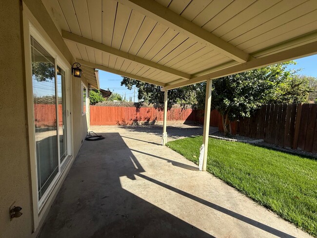 Building Photo - Updated single story home!