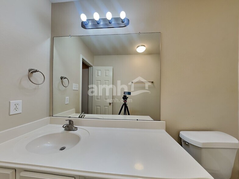 Building Photo - 2420 Avalon Trace Ln