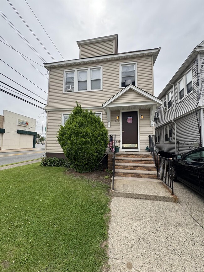 Primary Photo - 768 Forest St
