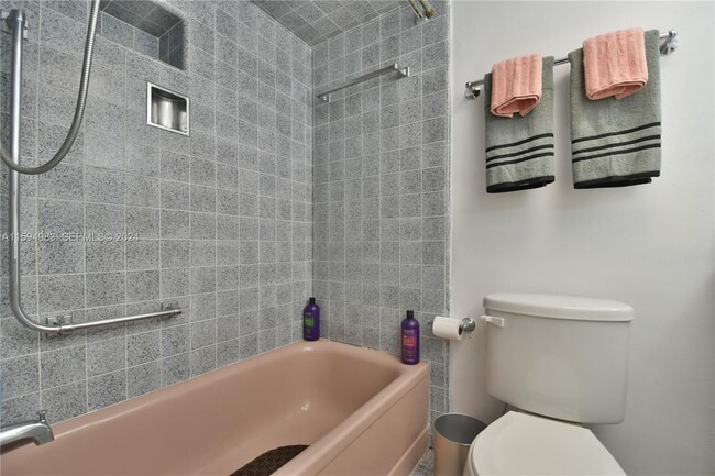 Building Photo - 250 SE Park St