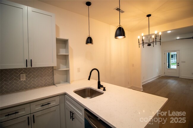 Building Photo - 603 Church St