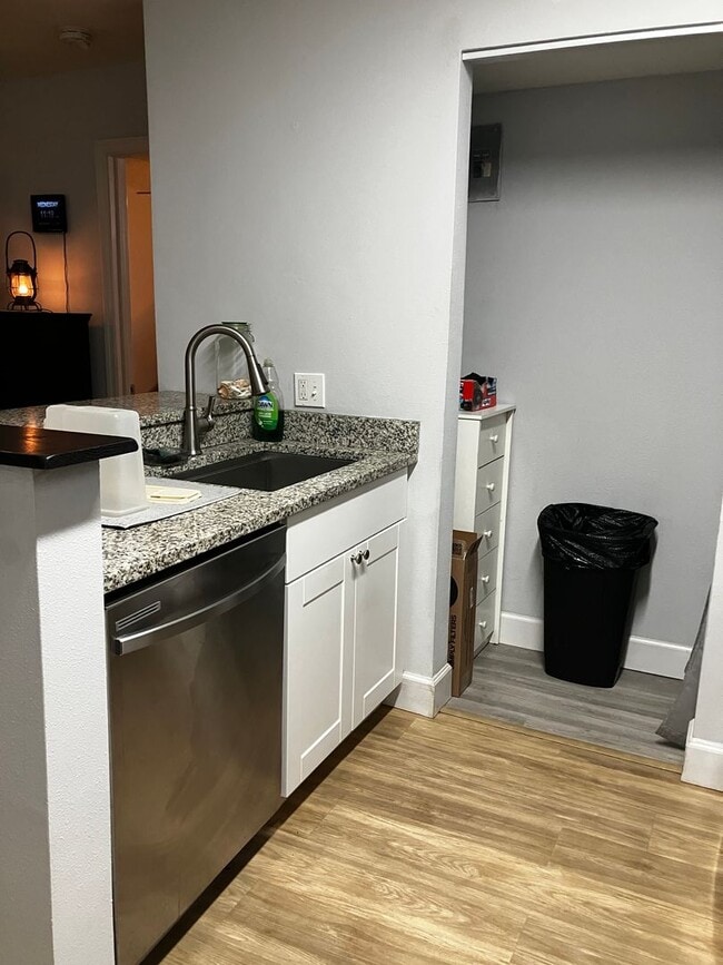 Building Photo - Gorgeous condo in the beautiful Preserves ...
