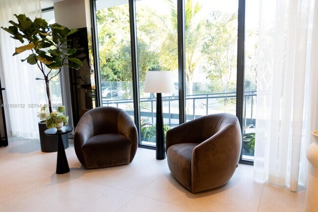 Building Photo - 9901 W Bay Harbor Dr