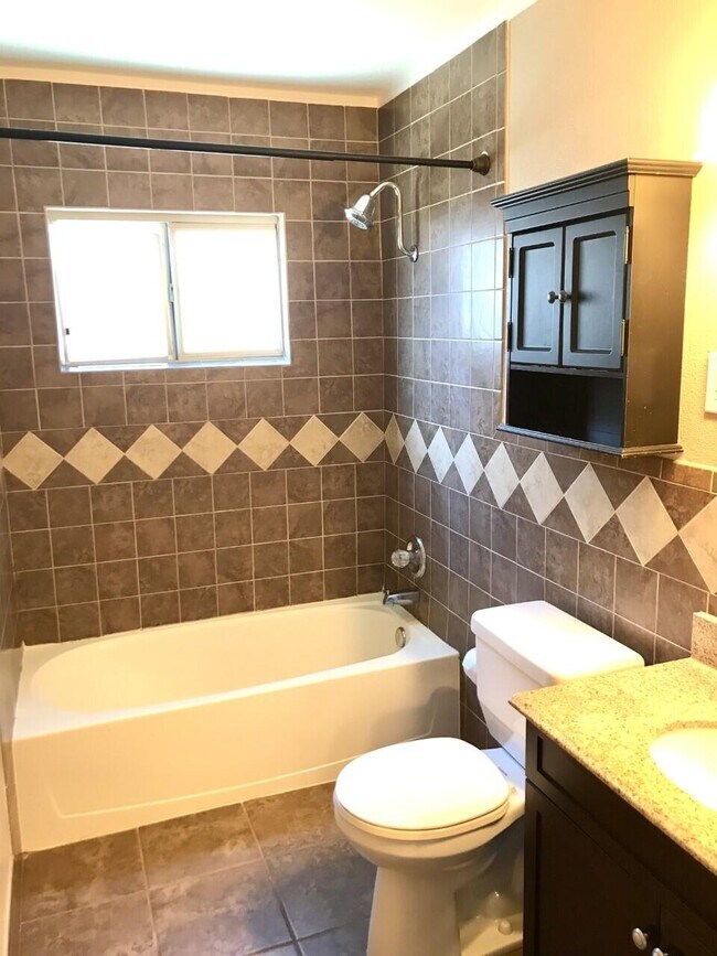 Building Photo - 7811 Cielo Vista Dr