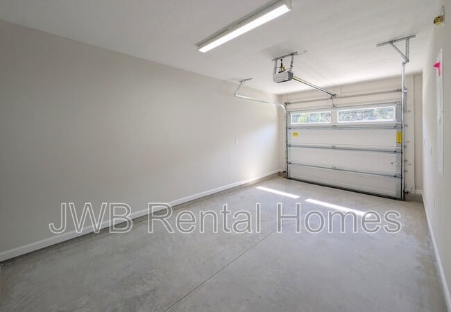 Building Photo - 1120 Comanche St
