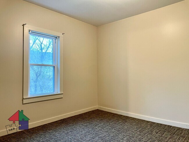 Building Photo - 293 US-302