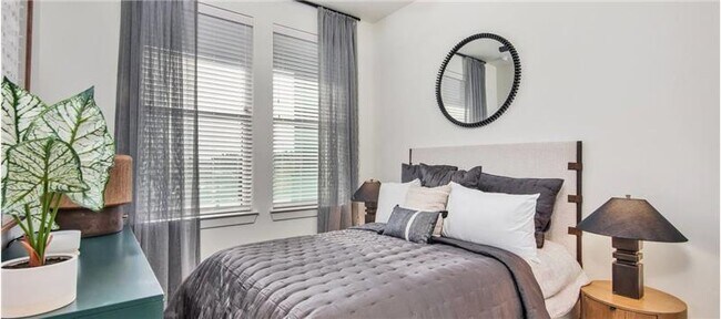 Building Photo - 2928 Oak Lawn Ave