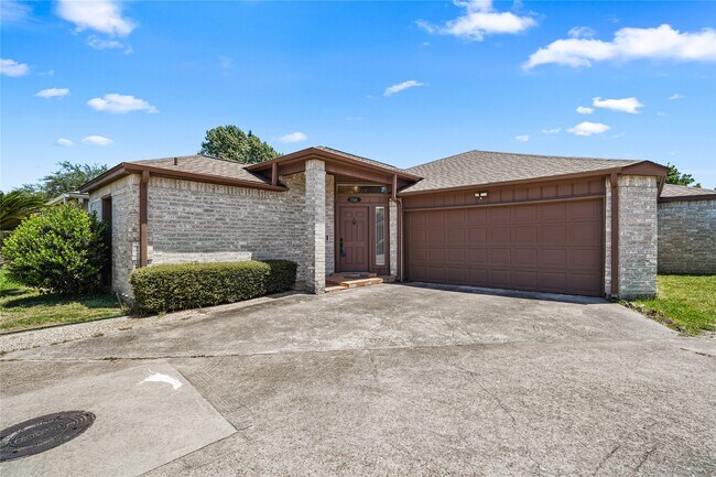 Building Photo - 1516 Beaconshire