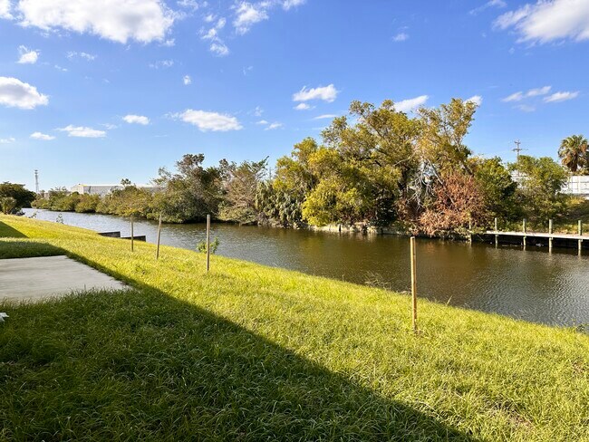 Building Photo - 1453 SE 10th Terrace