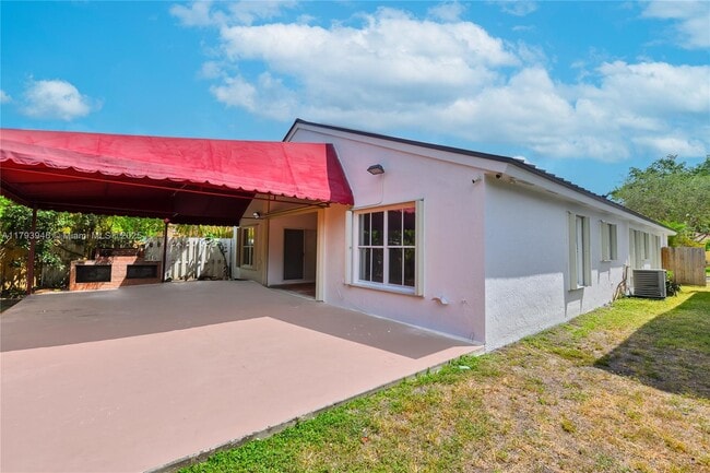 Building Photo - 4470 SW 153rd Ave