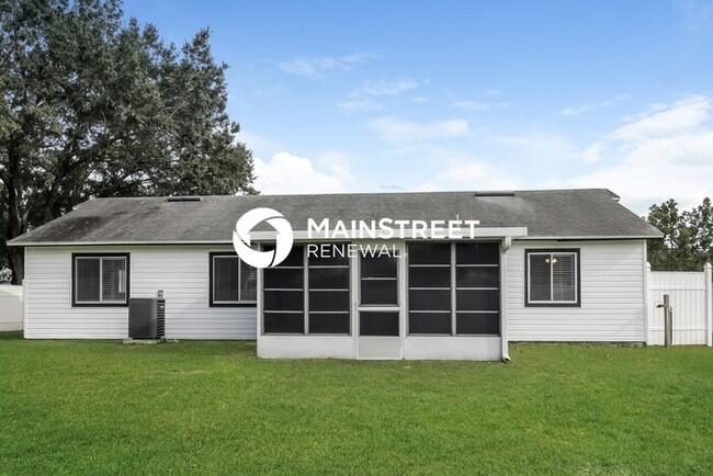 Building Photo - 1523 Maplewood Cir