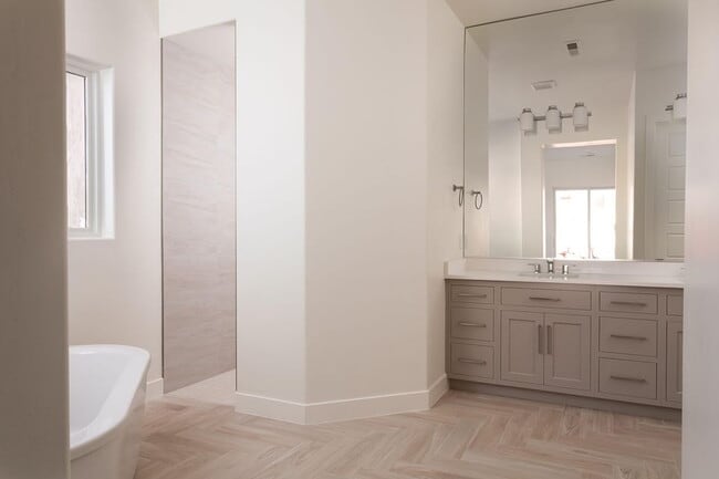 Building Photo - Gorgeous luxury 4 bedroom home in Ivins