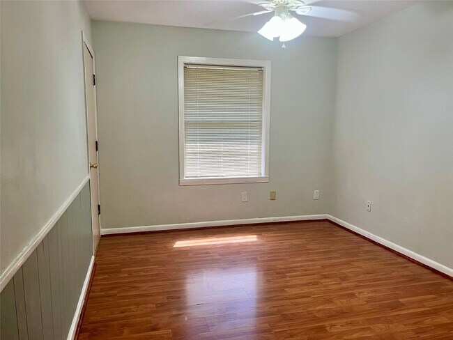 Building Photo - 2005 2nd St N