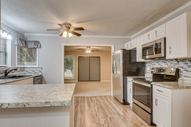 Building Photo - 4410 Goshen Lake Dr S