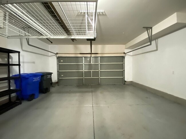 Building Photo - Beautiful Townhome in the Cascada Communit...