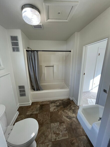 Building Photo - 1166 S Sheridan Ave