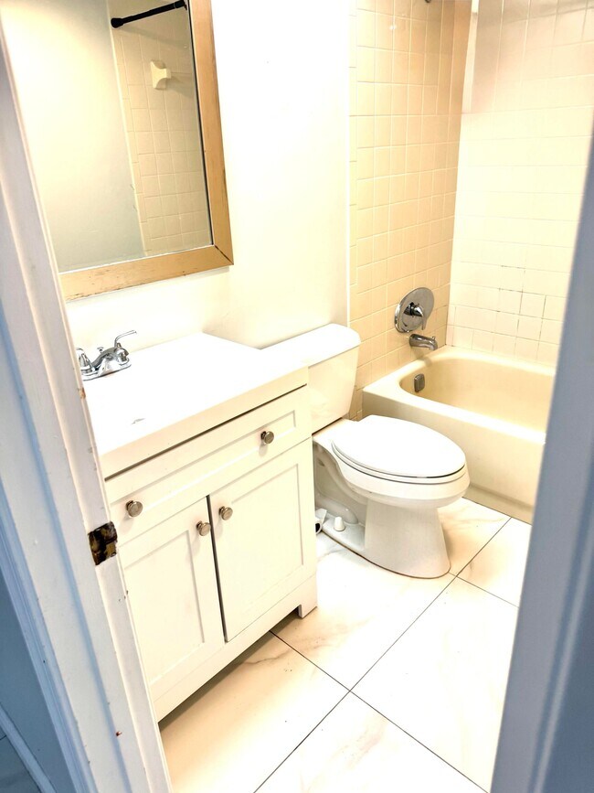 Building Photo - 4121 Oak Terrace Dr