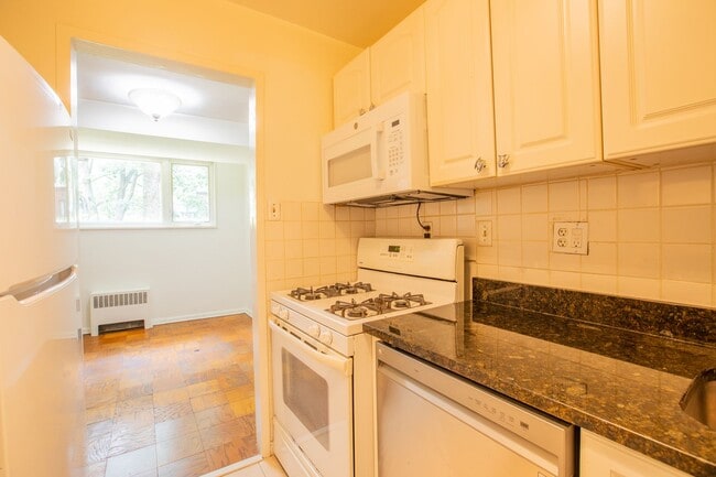 Building Photo - Spacious 1 BR/1BA Condo in Glover Park!