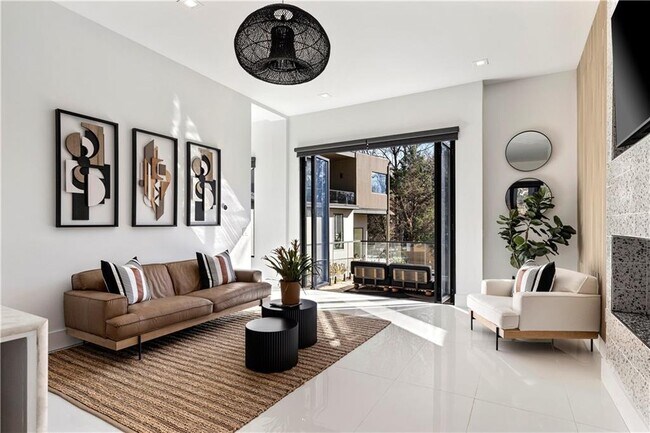 Building Photo - 3600 Lower Roswell Rd