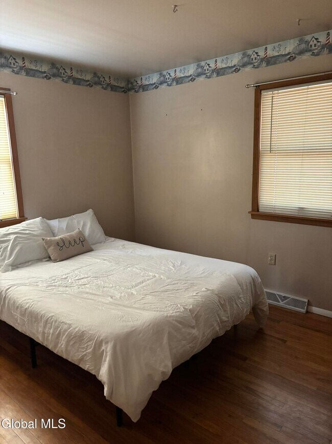 Building Photo - 52 Trottingham Rd