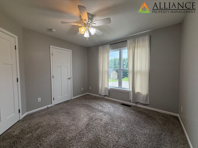 Building Photo - Newly Painted! Beautiful Home in Rock Creek School District!