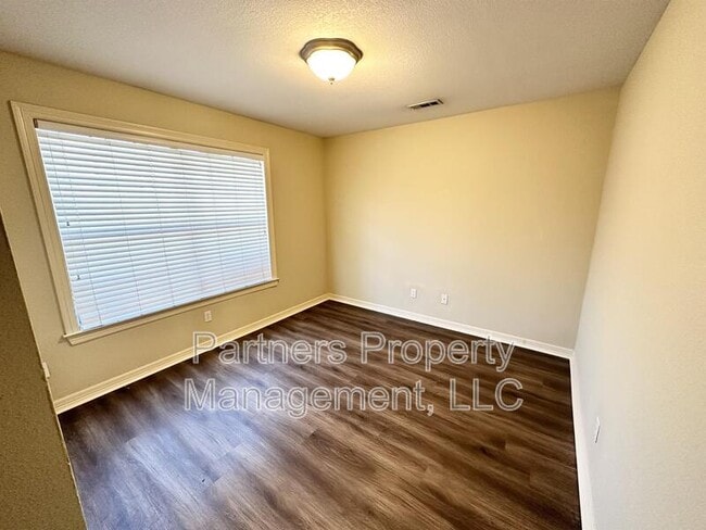 Building Photo - 1112 West Hendrix Street