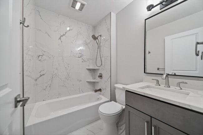 Building Photo - 729 W 9th St