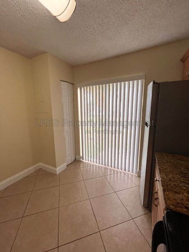 Building Photo - 3651 N Goldenrod Rd