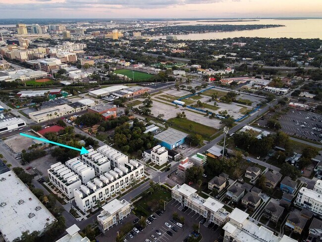 Building Photo - 1332 W Gray St