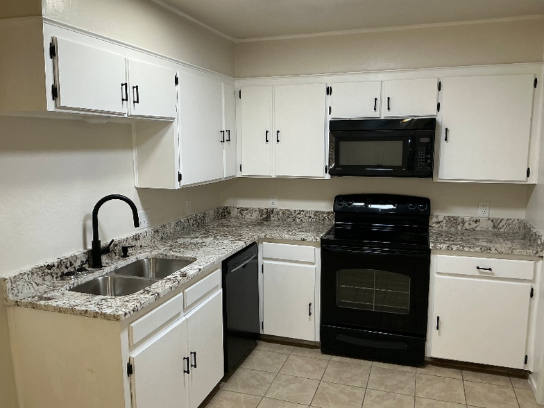 Building Photo - 4736 Cape Cod Dr