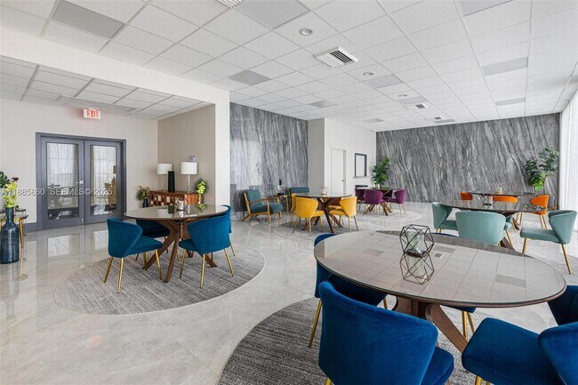 Building Photo - 3140 S Ocean Dr