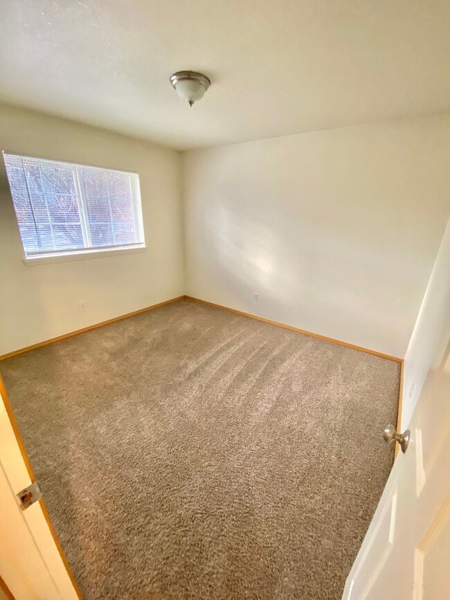 Building Photo - 1700nw9