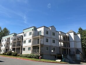 Building Photo - Sign your lease this October at Belleau Wo...